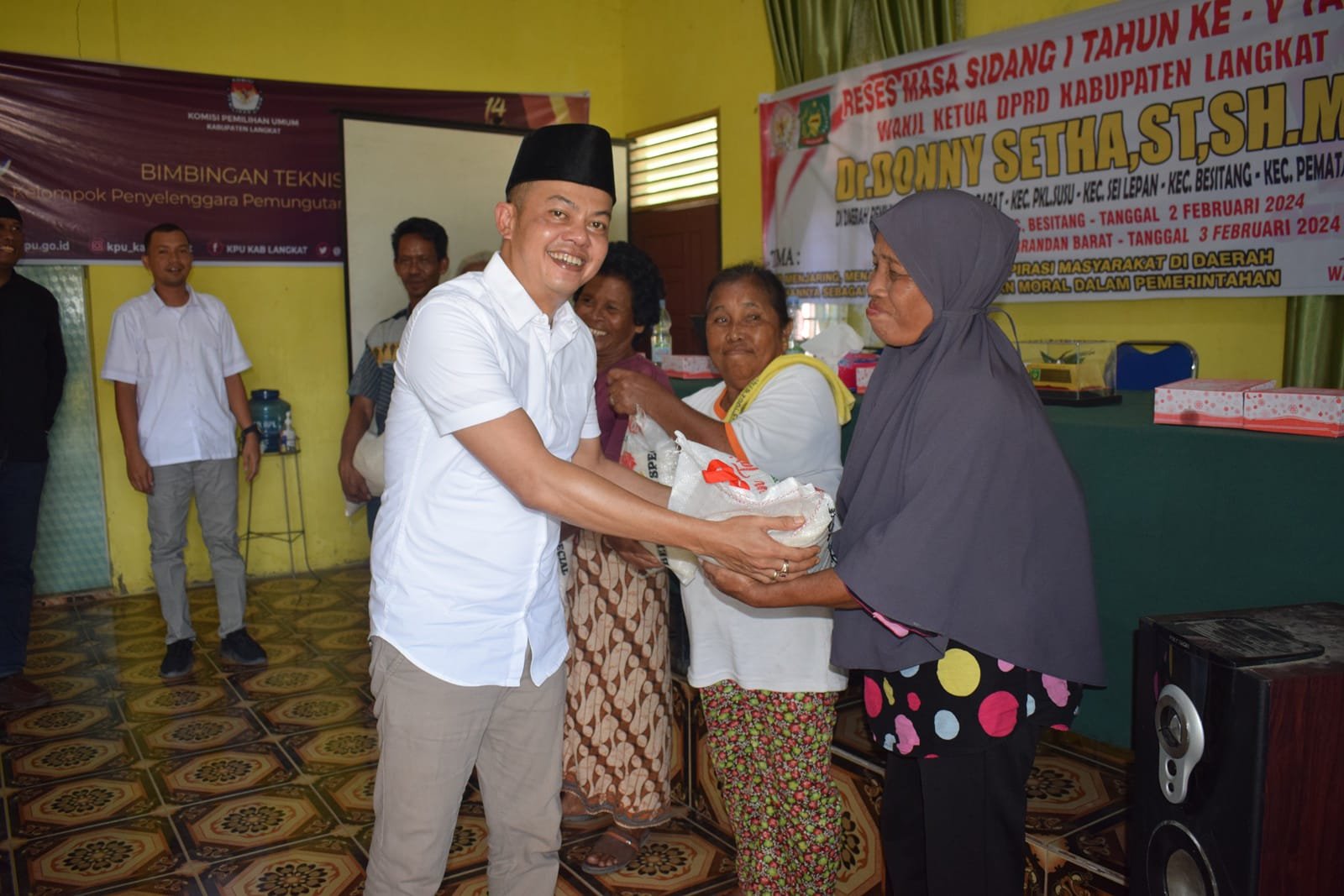 Warga Bukit Selamat, Keluhkan Air Bersih dan PKH Saat Reses