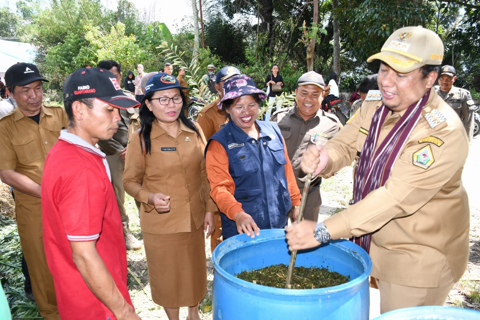 Berkantor di Desa Lumban Pinggol, Bupati Samosir Dekatkan Pelayanan ke Masyarakat