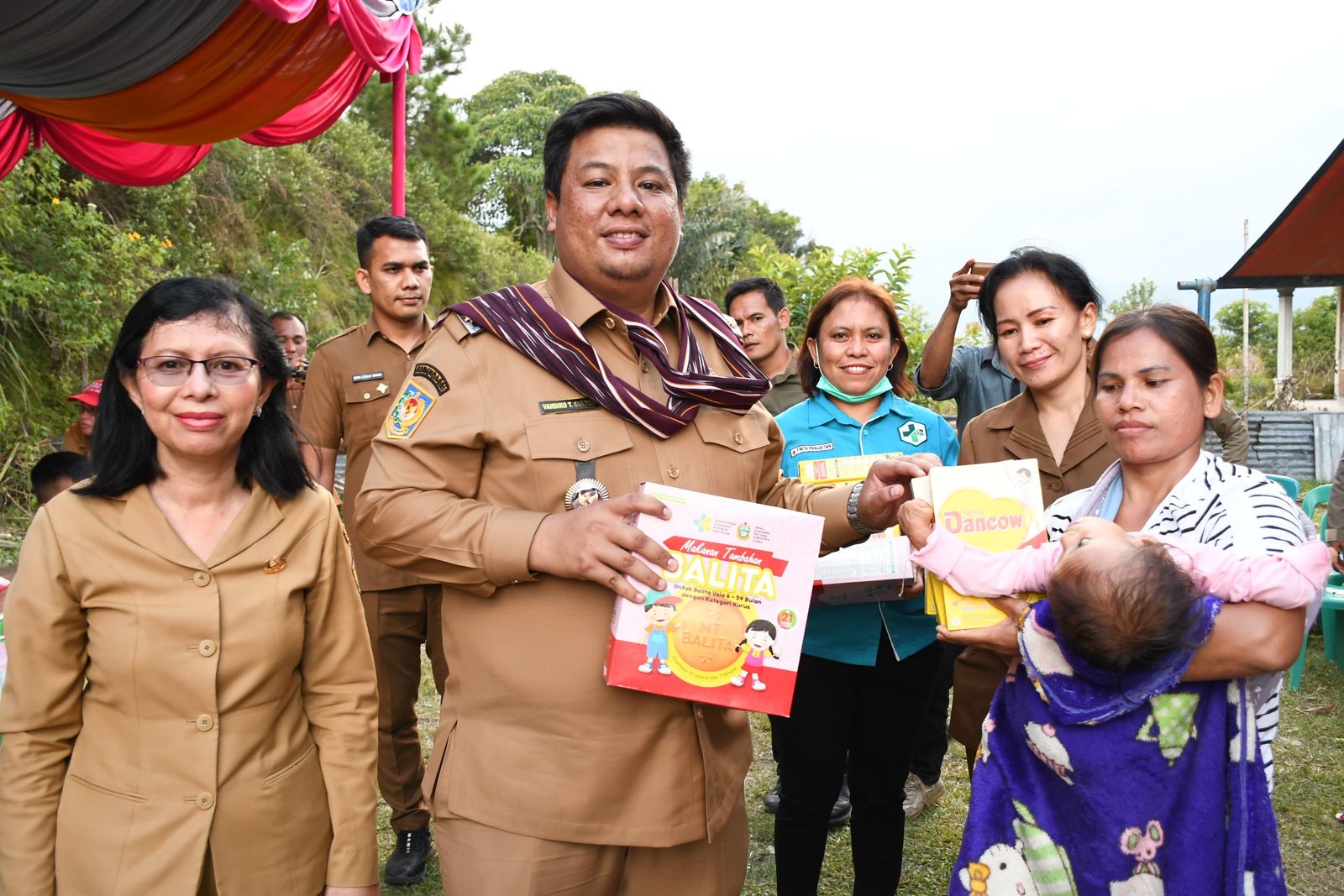 Bupati Samosir Berikan Pelayanan Gratis, Kepada Masyarakat Desa Huta Tinggi