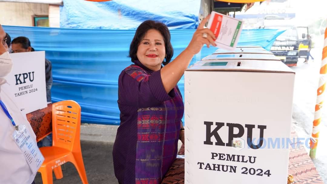 Setelah Memberikan Hak Suara, Bupati Karo Tinjau Sejumlah TPS di Kabupaten Karo