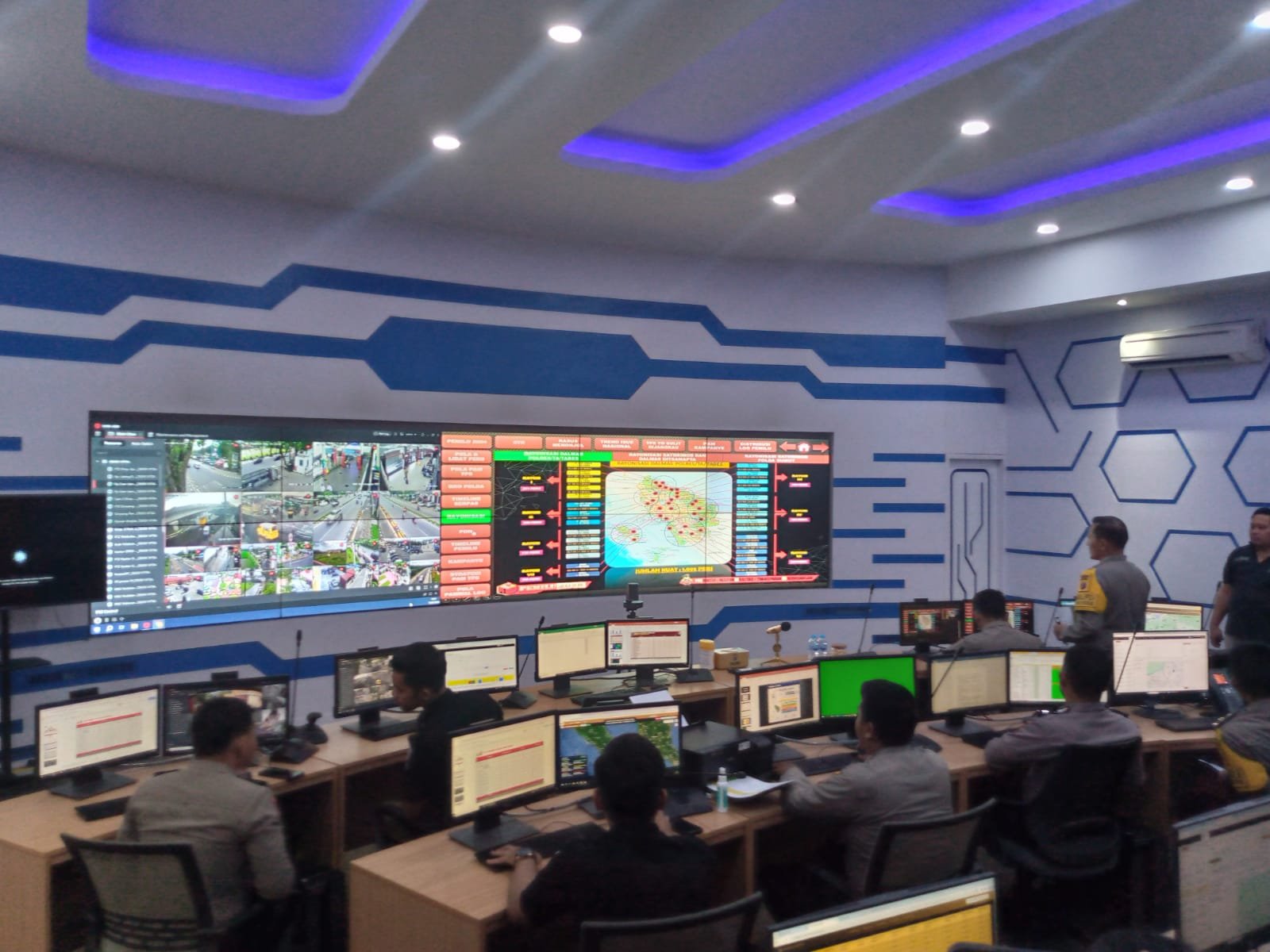 Polda Sumut Monitor Kegiatan Pemilu dari Command Center