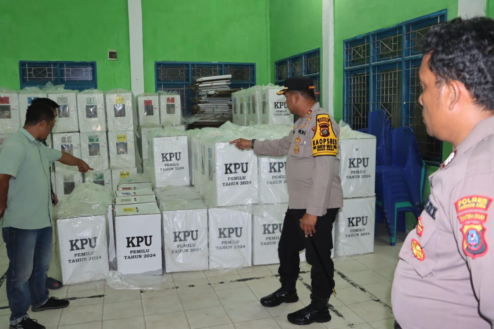 Pastikan Keamanan Logistik, Kapolres Madina Cek Gudang PPK dan KPU