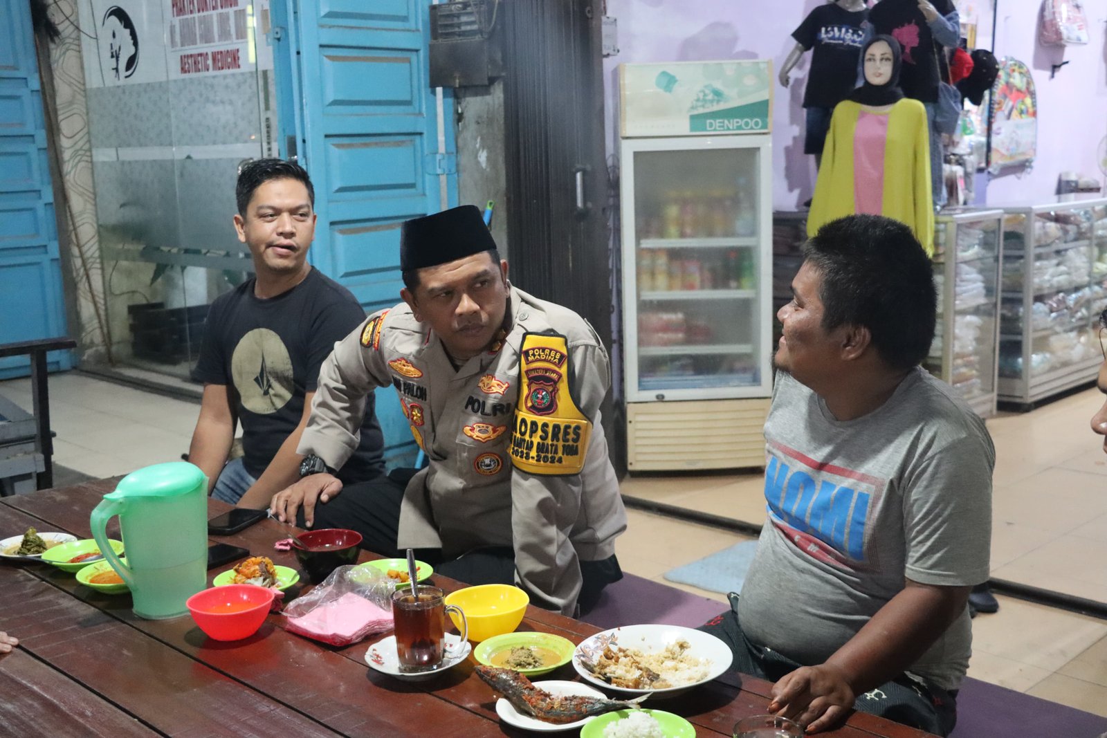 Dari Masjid Singgah di Rumah Makan, AKBP Paloh Sampaikan Pesan Kamtibmas
