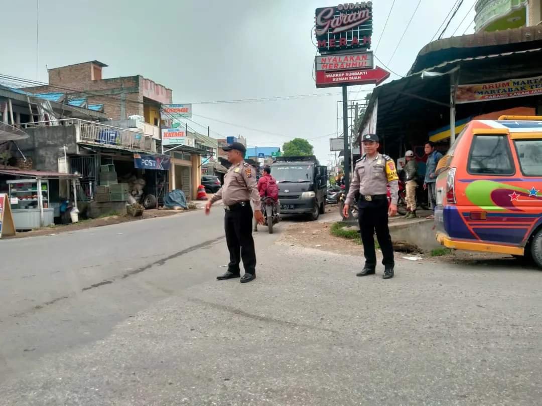 Wujudkan Lalu Lintas Aman dan Tertib, Polsek Simpang Empat Rutin Mengatur Lalu Lintas di Pagi Hari