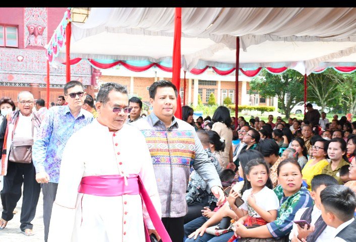 Bupati Samosir Hadiri Pisah Sambut Pastor Paroki St. Mikhael Pangururan
