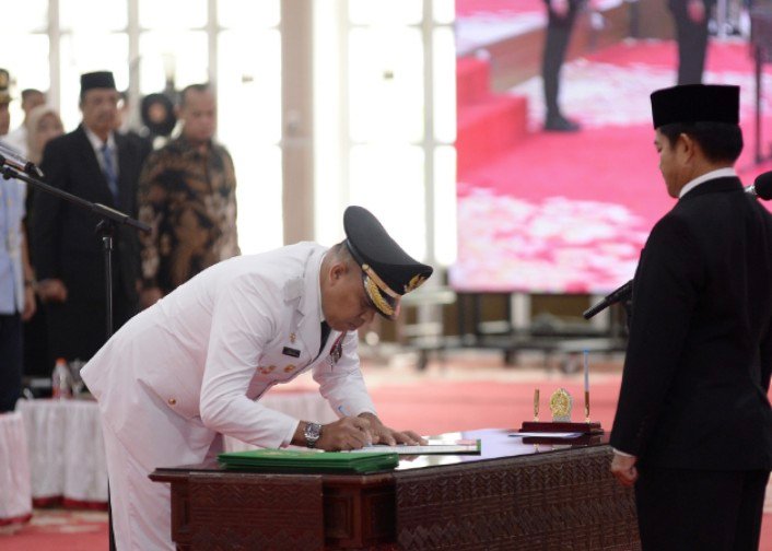 Pj Gubernur Sumut Lantik Faisal Hasrimy jadi Pj Bupati Langkat, Harap Bisa Maksimalkan Potensi Daerah