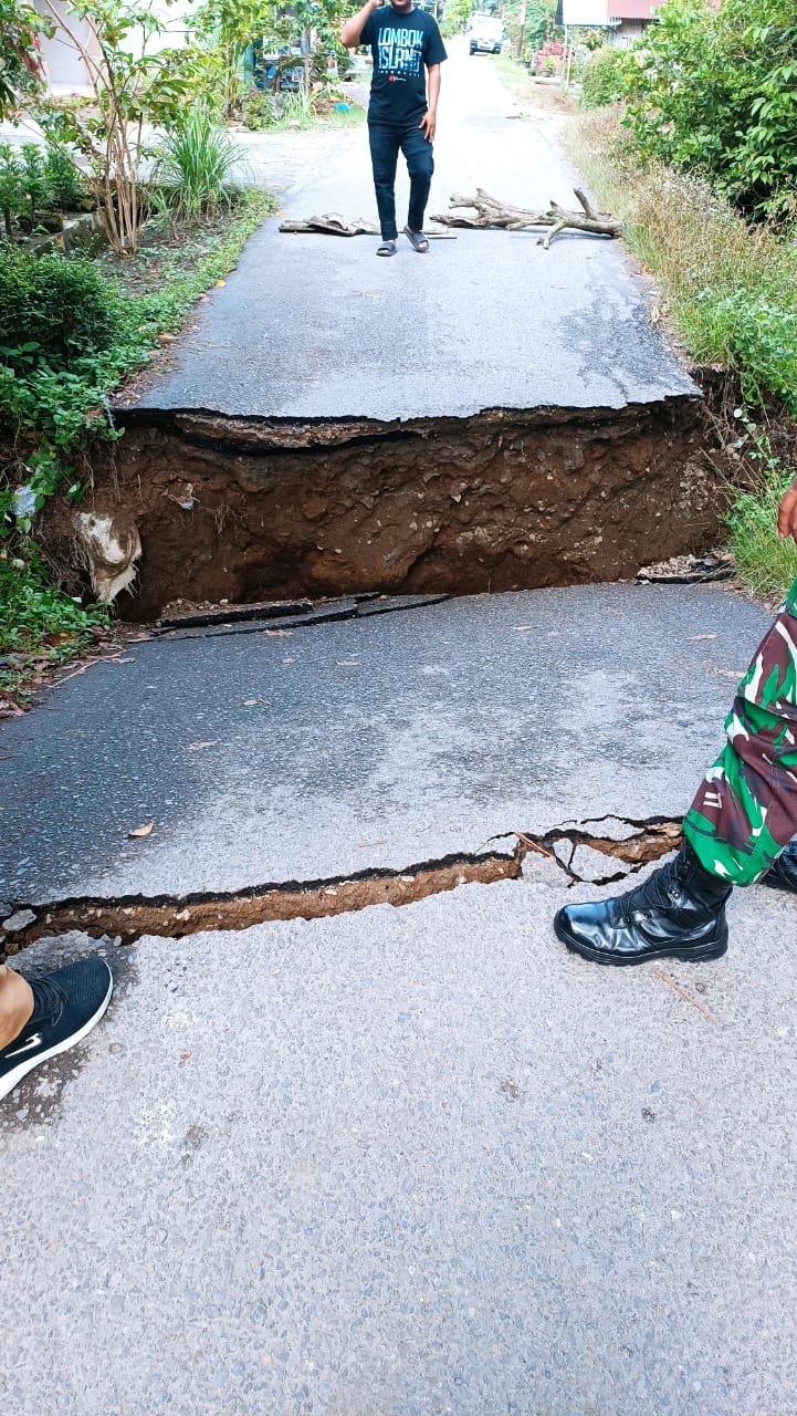 Amblas Karena Hujan Deras, PU Deli Serdang Segera Perbaiki Jalan di Desa Sei Glugur