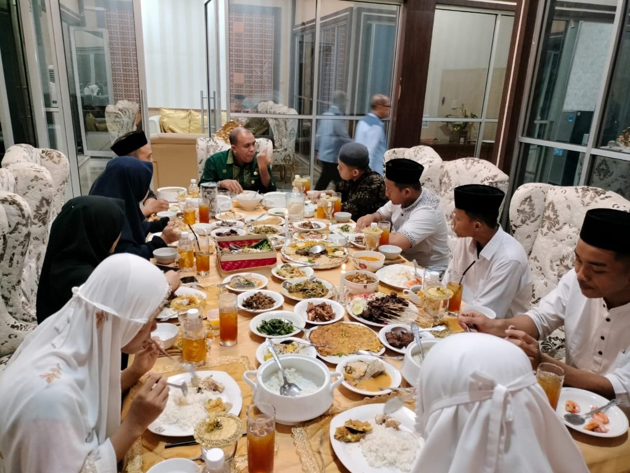Pj.Bupati Langkat Berbuka Puasa Dengan Yatim Piatu