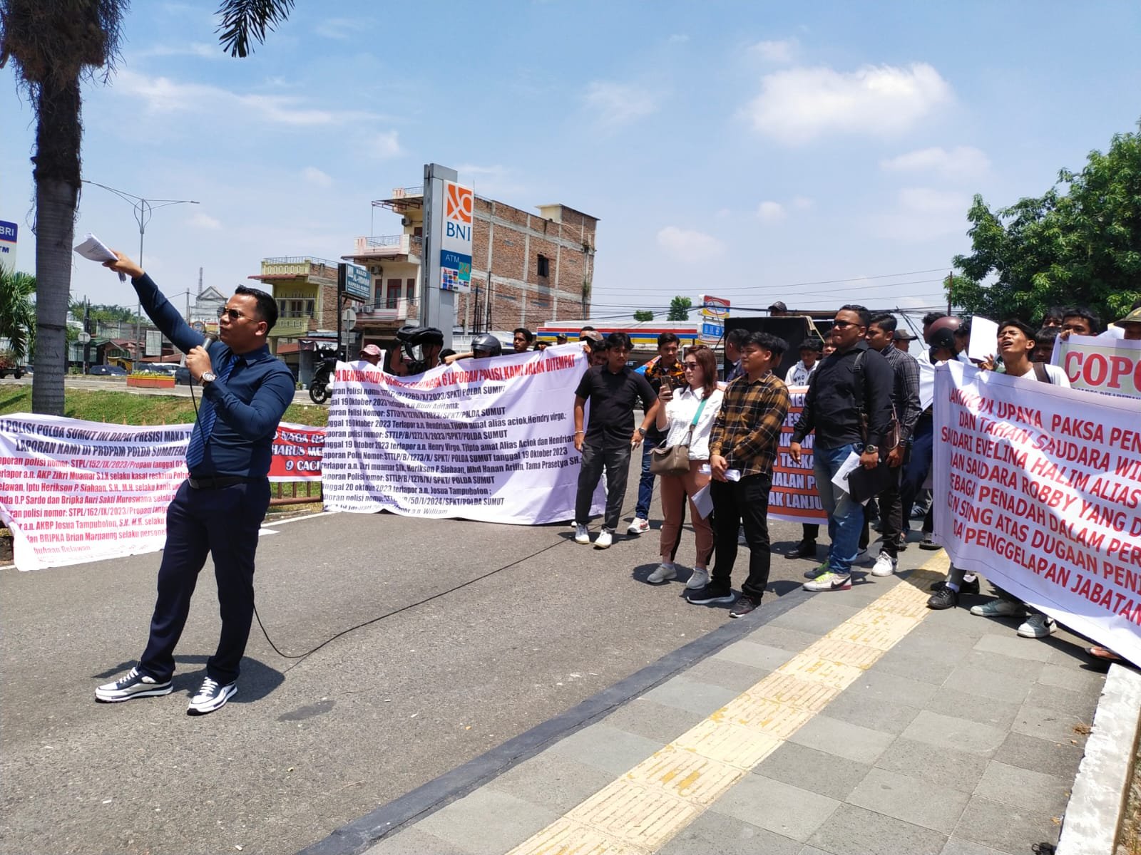 Menang Prapid, Ditangkap Kembali, Massa Geruduk Polda Sumut