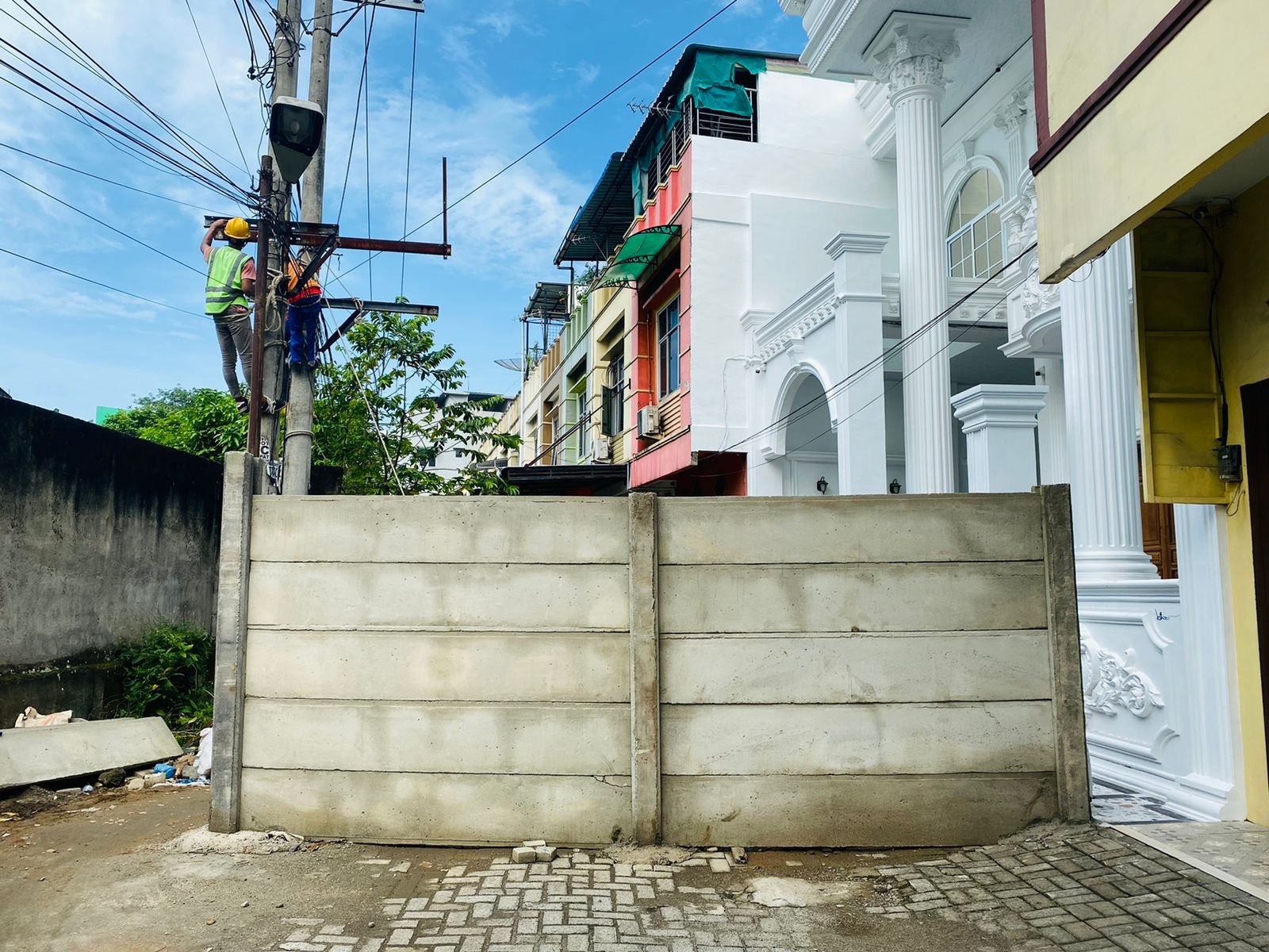 Warga Mengeluh, Akses Jalan di Komplek Katamso Square Ditembok Setinggi 3 Meter