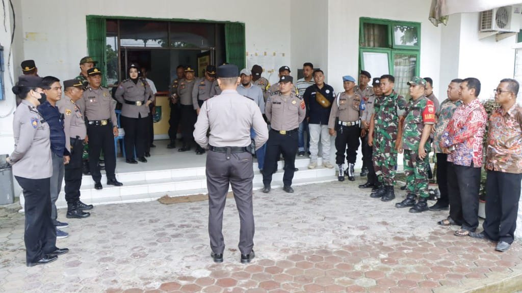 Minta Akses Jalan Diperlebar,LSM GMBI Lakukan Aksi Di Kantor Camat Pantai Cermin