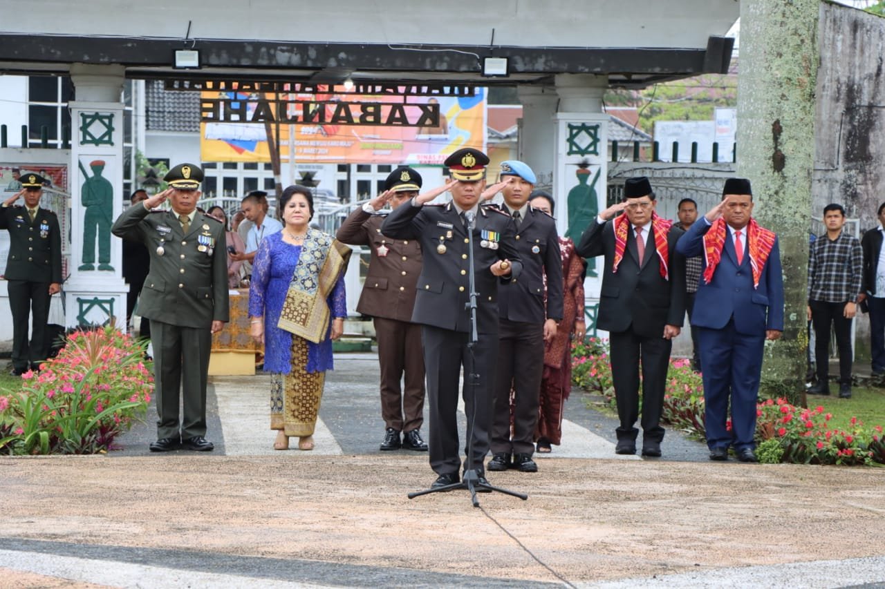 Kapolres Tanah Karo Pimpin Upacara Ziarah Hari Jadi Kab. Karo ke 78 di Makam Pahlawan Kabanjahe