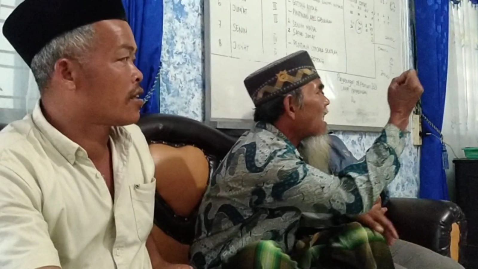 Diduga Selewengkan Dana Desa 2023, Warga Minta Kejari Madina Tangkap Oknum Kades