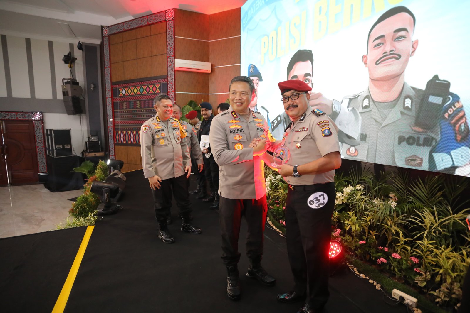 Kompol Heri Sofyan Juara Kontes Polisi Berkumis