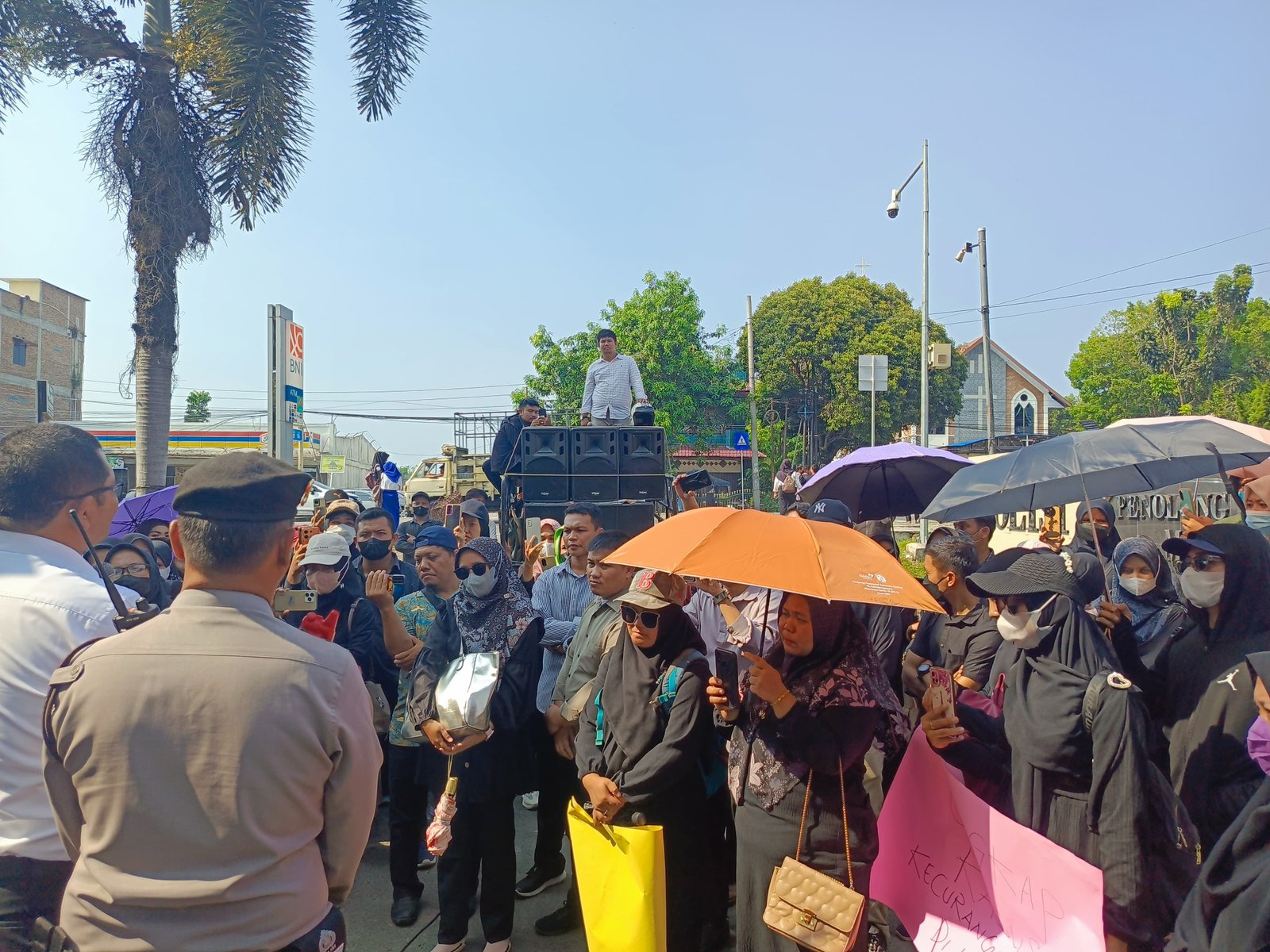 Gelar Aksi di Poldasu, Guru Honor Langkat Desak Penetapan Tersangka Seleksi PPPK