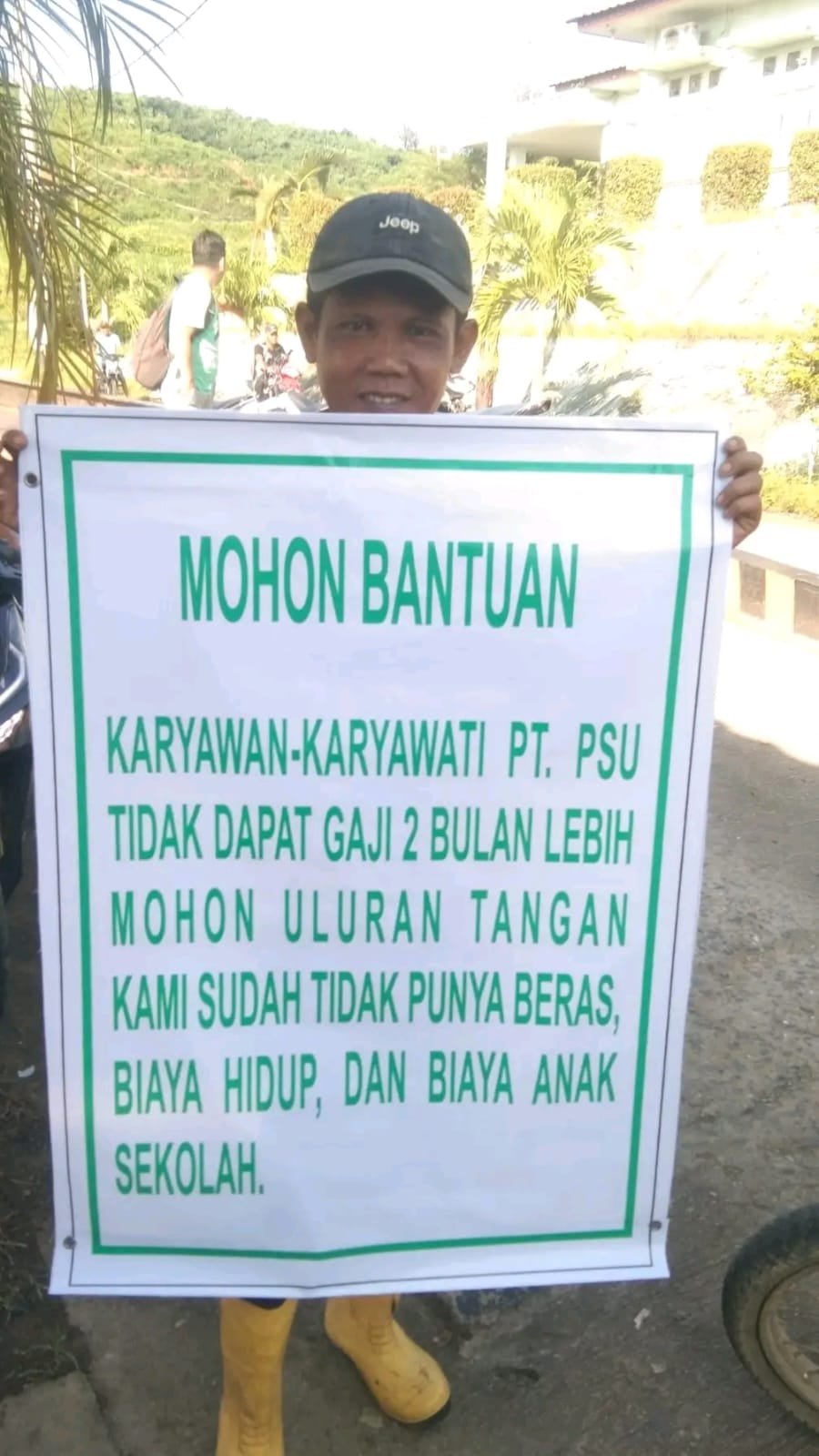 Tak Punya Beras yang Mau di Makan, Buruh PT PSU Simpang Gambir ‘Ngemis’ Dijalan