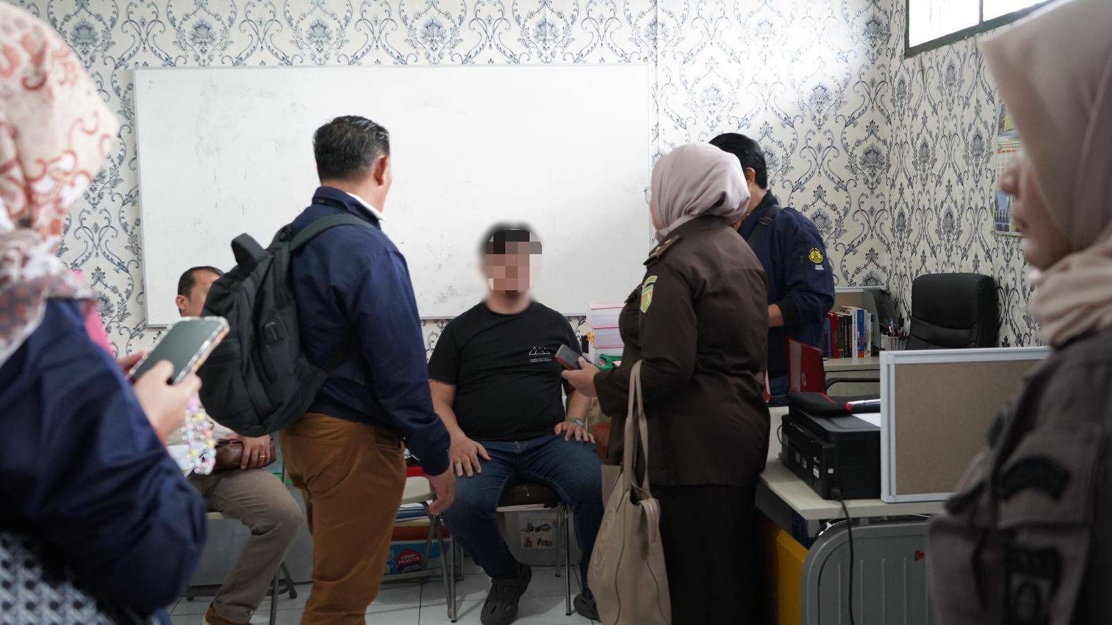 Kanwil DJP Sumut I Bersama Polda Sumut Serahkan Tersangka DRS Bersama BB ke Kejati Sumut