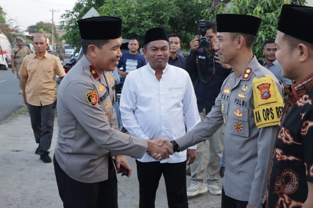 Wakapoldasu, Bupati dan Kapolres Sergai Bukber dan Tarawih Bersama Warga