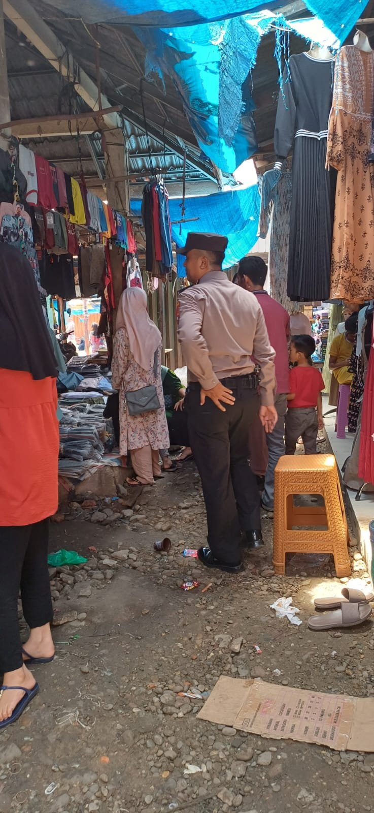 Bhabinkamtibmas Polsek Sosa Patroli ke Pasar Ujung Batu