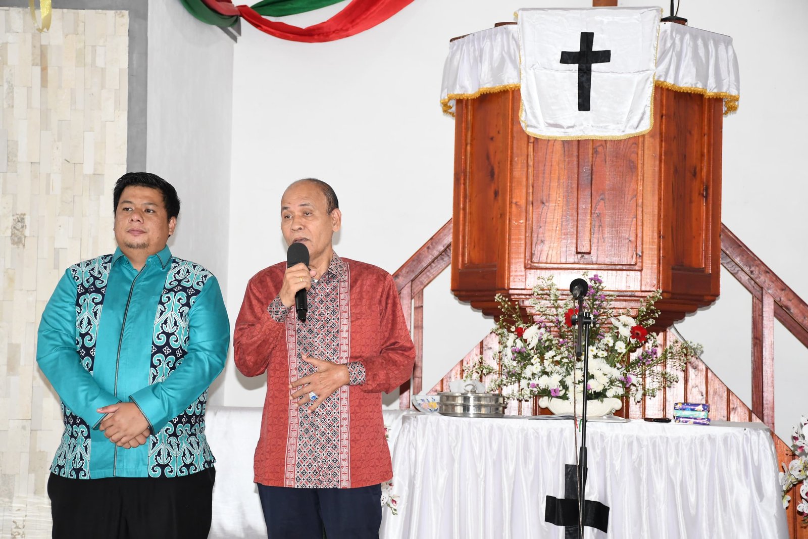 Bupati Samosir Bersama Wabup Rayakan Paskah, di HKBP Pangururan Kota