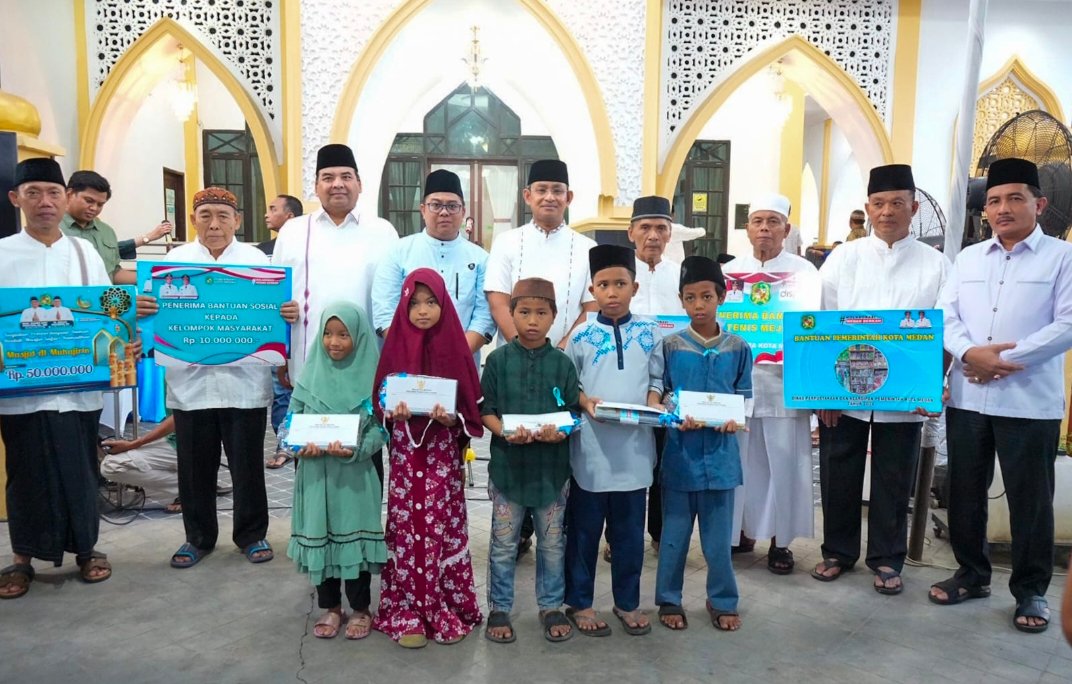 Safari Ramadan 1445 H, Pemko Medan Serahkan Bantuan Renovasi Rp50 Juta kepada BKM Masjid Al Muhajirin