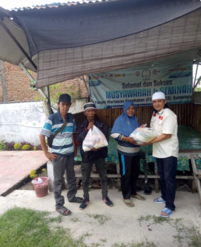 Owner Media HarianStar Bagikan Paket Lebaran kepada Wartawan dan Masyarakat