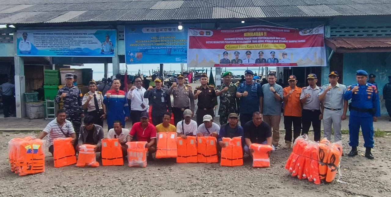 Peduli Keselamatan, PT Pertamina EP Bagikan Life Jacket Lewat KSOP Kelas IV Pangkalan Susu