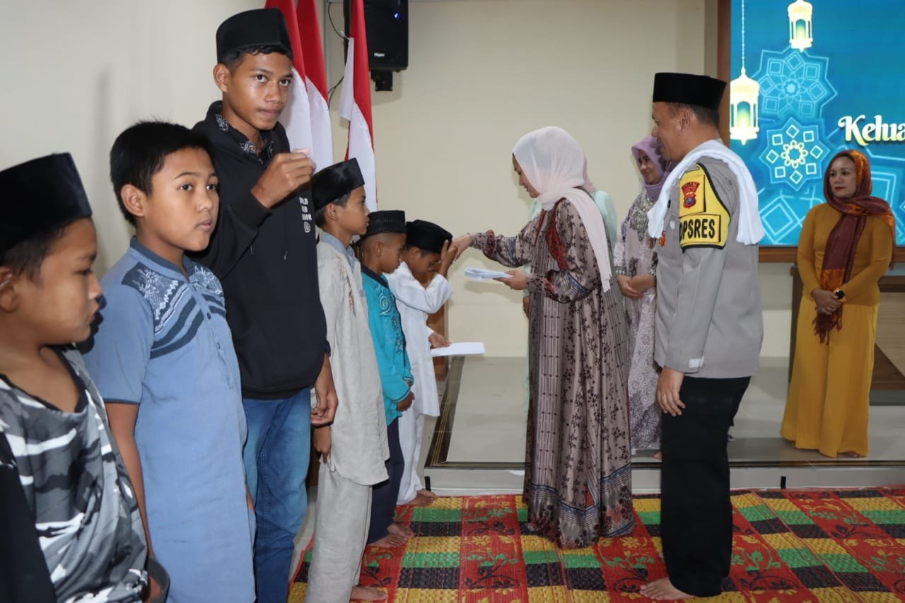 Keluarga Besar Polres Tanah Karo Gelar Buka Puasa Bersama Anak Yatim Dan Berikan Santunan