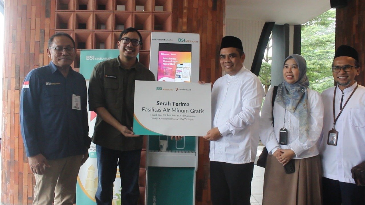 Sambut Mudik, BSI Maslahat dan BSI Sediakan Dua Mesin Air Minum Gratis di Masjid BSI Cipali dan Cipularang