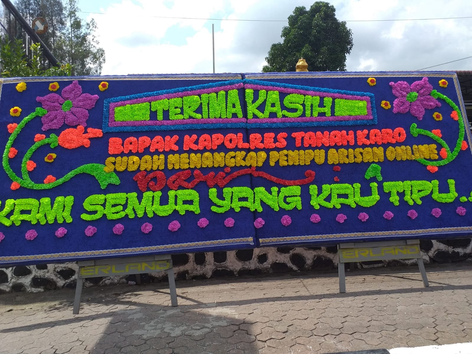Kirim Papan Bunga, Warga Sumut dan Jabar Apresiasi Kinerja Kapolres Tanah Karo, Menangkap Pelaku Arisan Bodong