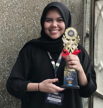 Mahasiswi UPER Juara Lomba Bahasa Internasional