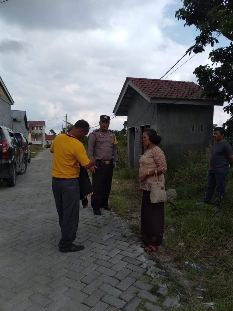 Bhabinkamtibmas Aiptu Ismail Ginting ,Sambangi Masyarakat di Desa Binaan Dan Sampaikan Pesan Kamtibmas