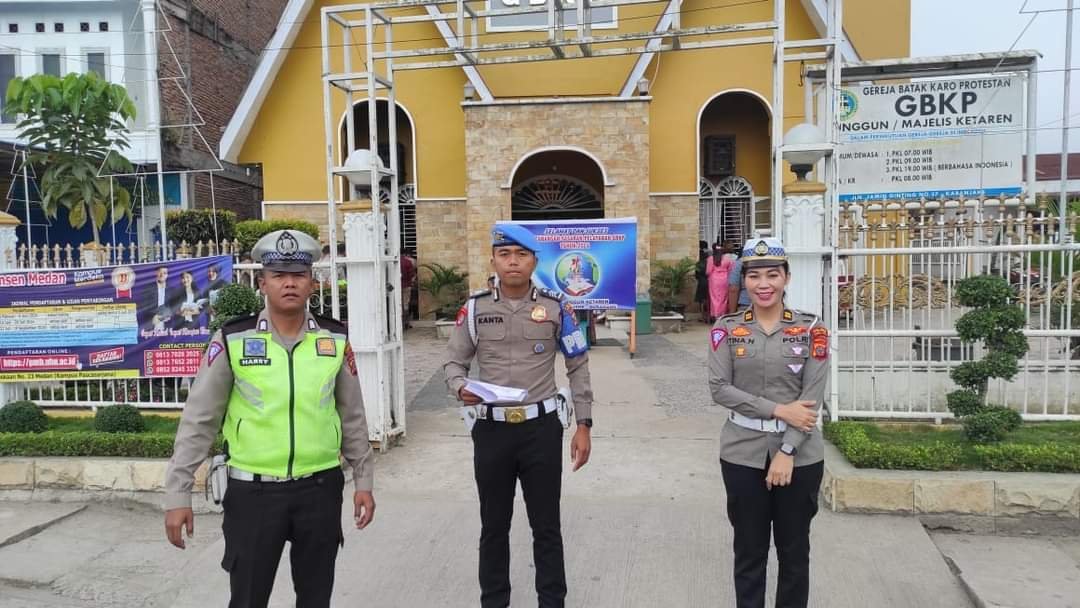 Polres Tanah Karo, Berikan Pengamanan Kebaktian Minggu di Gereja