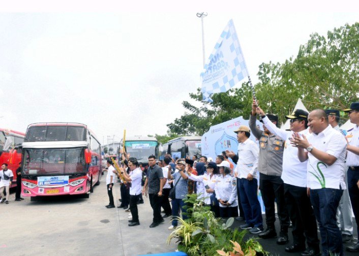 Pj Gubernur Sumut Lepas 66 Bus Mudik Gratis yang Mengangkut 2.500 Pemudik