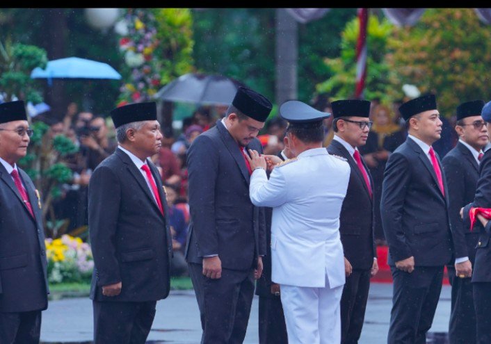 Diberikan Sekali Seumur Hidup, Bobby Nasution Raih Anugerah Tanda Kehormatan Satyalancana Karya Bhakti Praja Nugraha Atas Kinerja Tinggi dan Inovatif