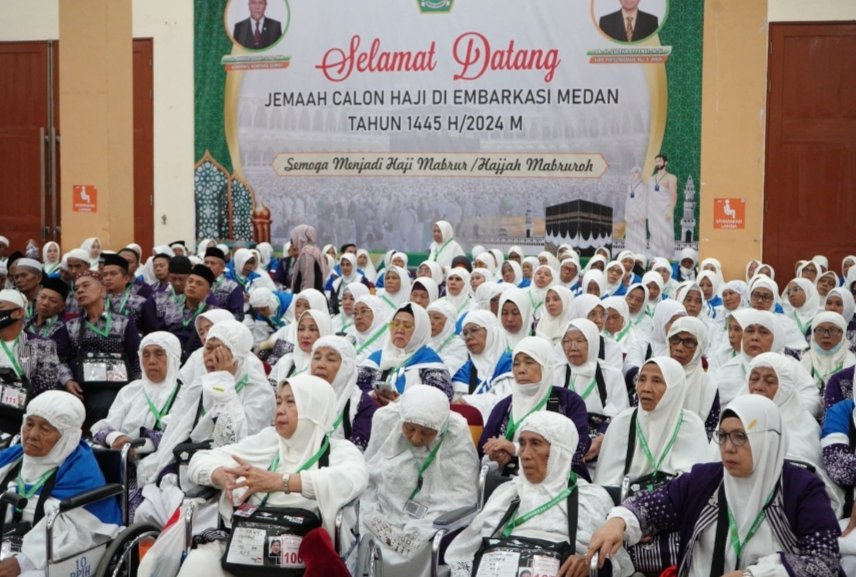 Pemkab Deli Serdang Berikan Bantuan Baju Koko dan Mukena, kepada Jemaah Haji
