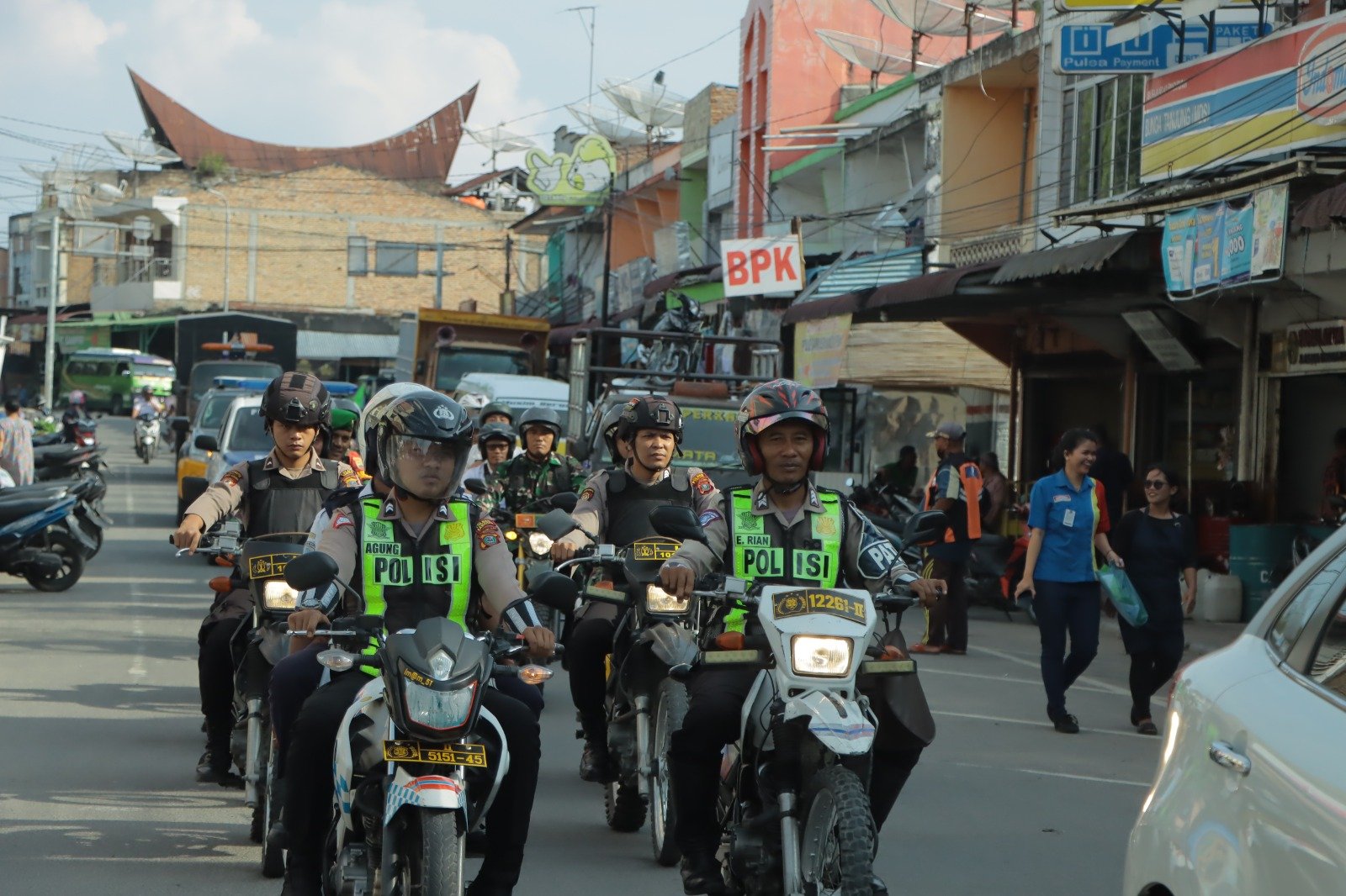 TNI, Polri, Kabupaten Samosir Patroli Cegah Gangguan Kamtibmas Hari Buruh Internasional