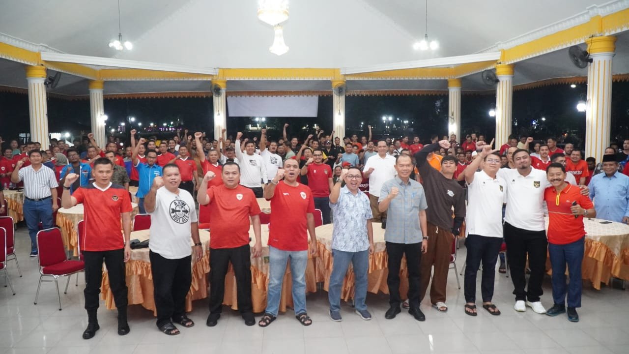 Ratusan Masyarakat Antusias Nobar Bersama Pj Bupati Langkat