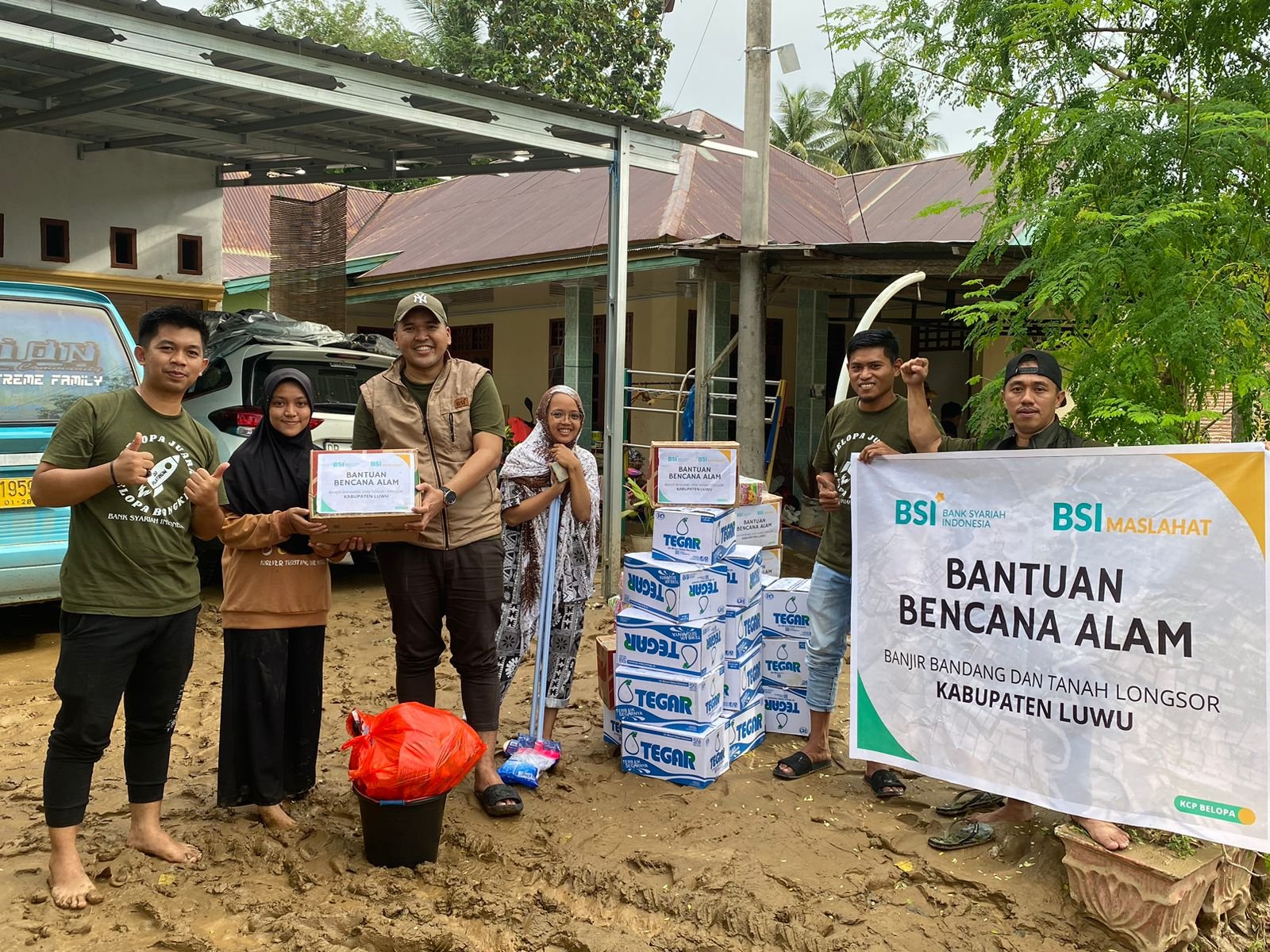 BSI Maslahat dan Bank BSI Salurkan Bantuan untuk Penyintas Banjir Bandang Luwu Sulsel