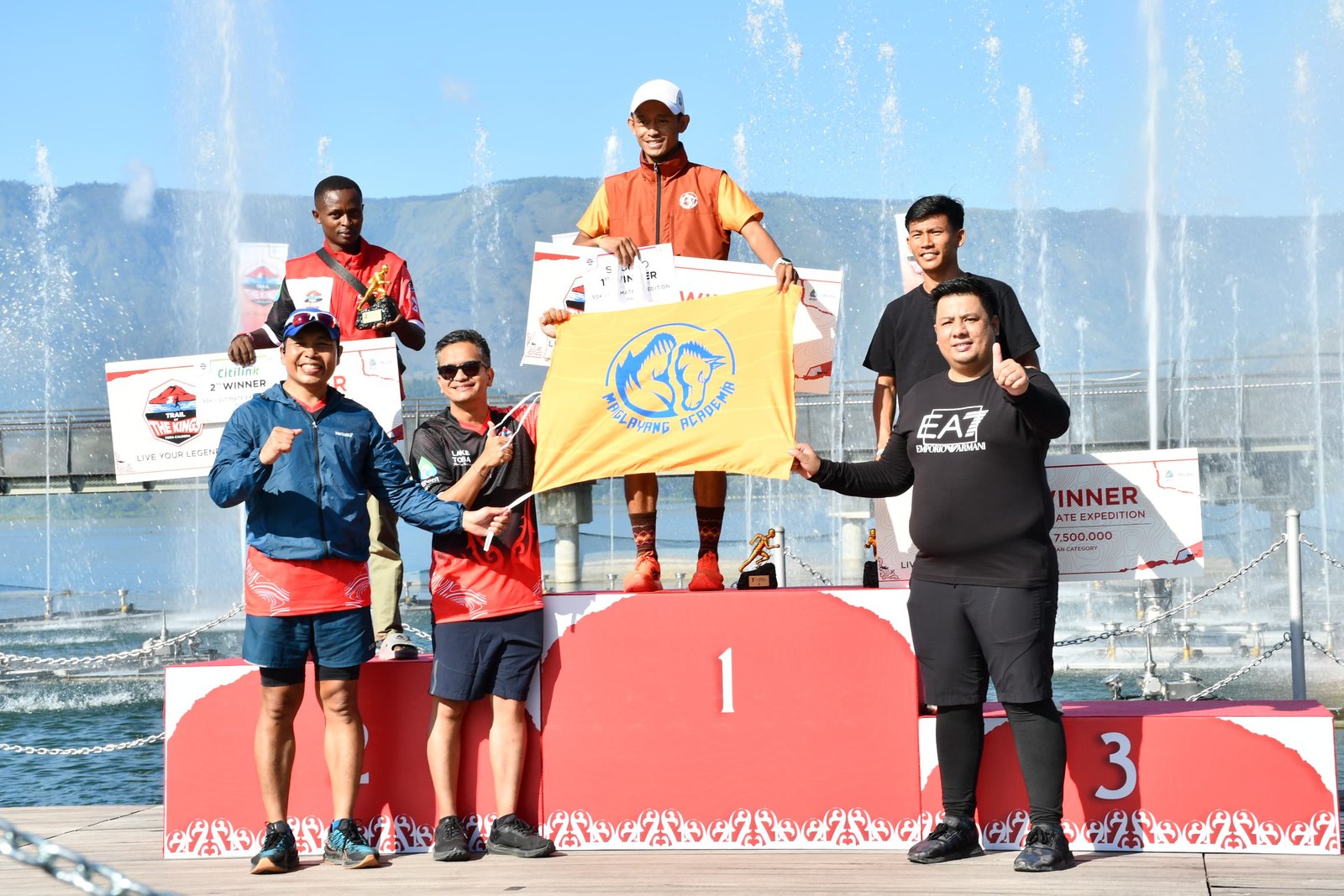 ToTK Berakhir, Bupati dan Wabup Samosir Berikan Hadiah Pemenang