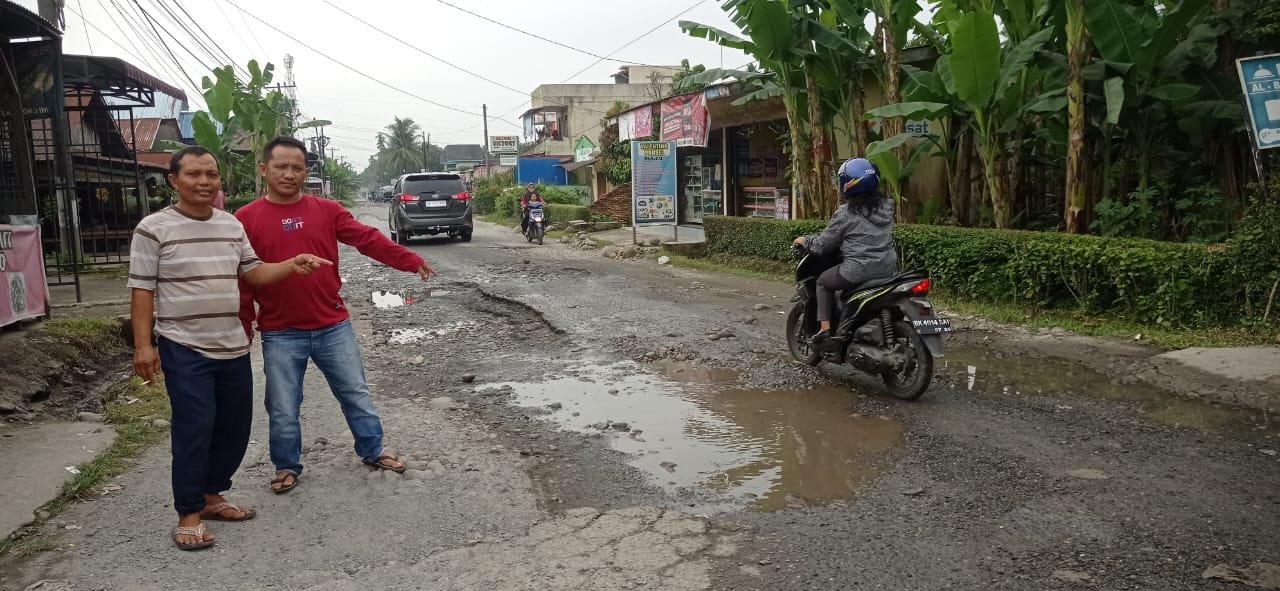 Lapor Pak Bupati D. Serdang, Jalan Glugur Rimbun Sei-Glugur Bak Kolam Ikan