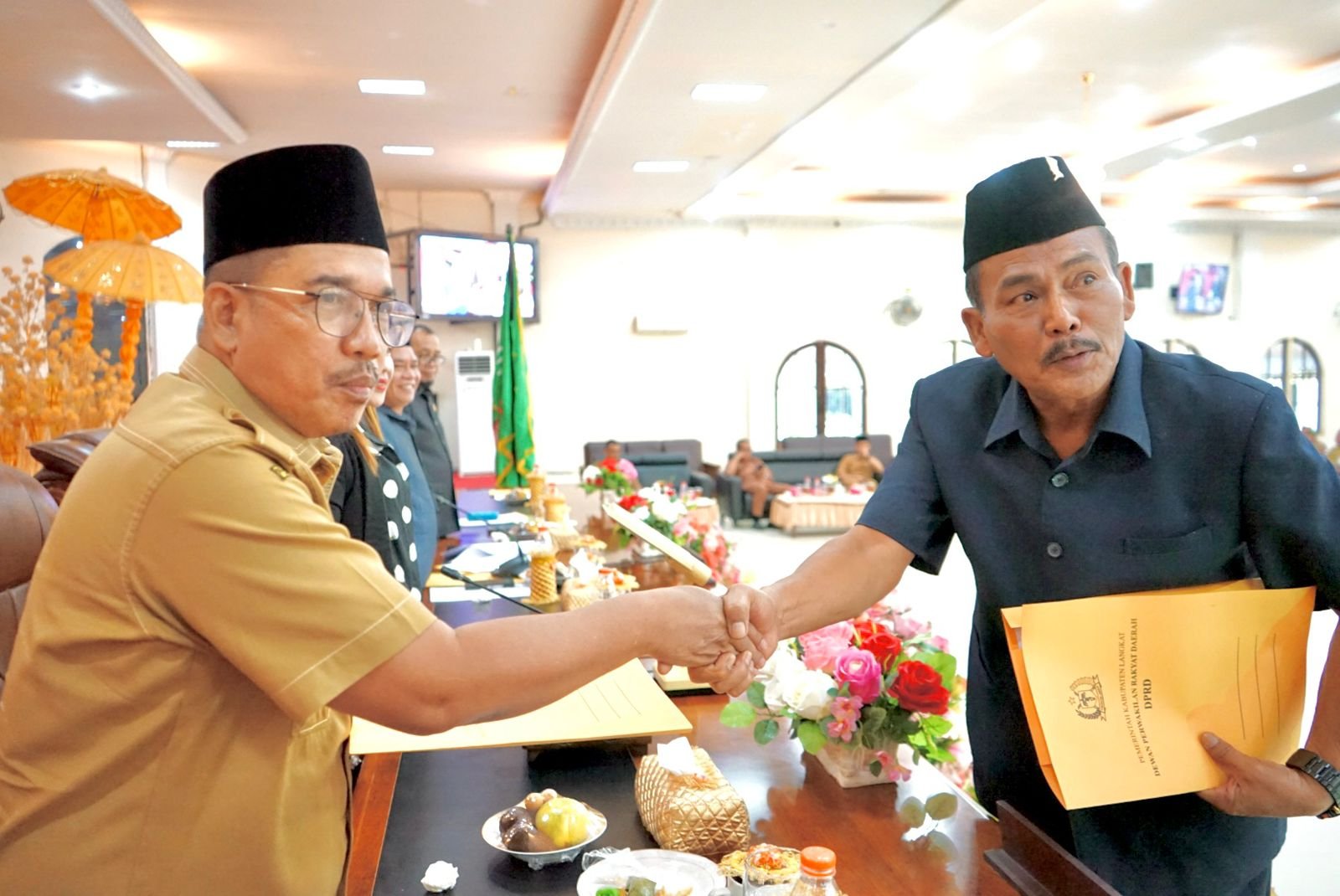 Asisten Administrasi Umum Hadiri Rapat Paripurna Laporan Hasil Reses DPRD Kabupaten Langkat