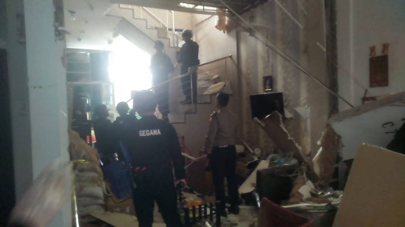Gegana Sterilisasi Lokasi Ledakan di Liberty Residence