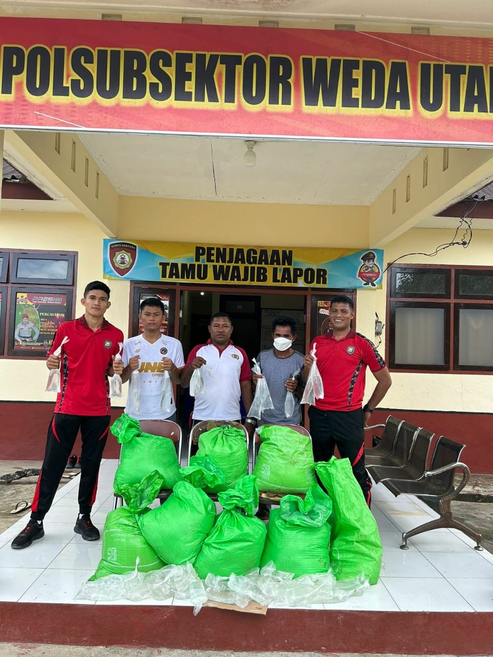 Polres Halmahera Tengah Amankan Ratusan Bungkus Miras Cap Tikus