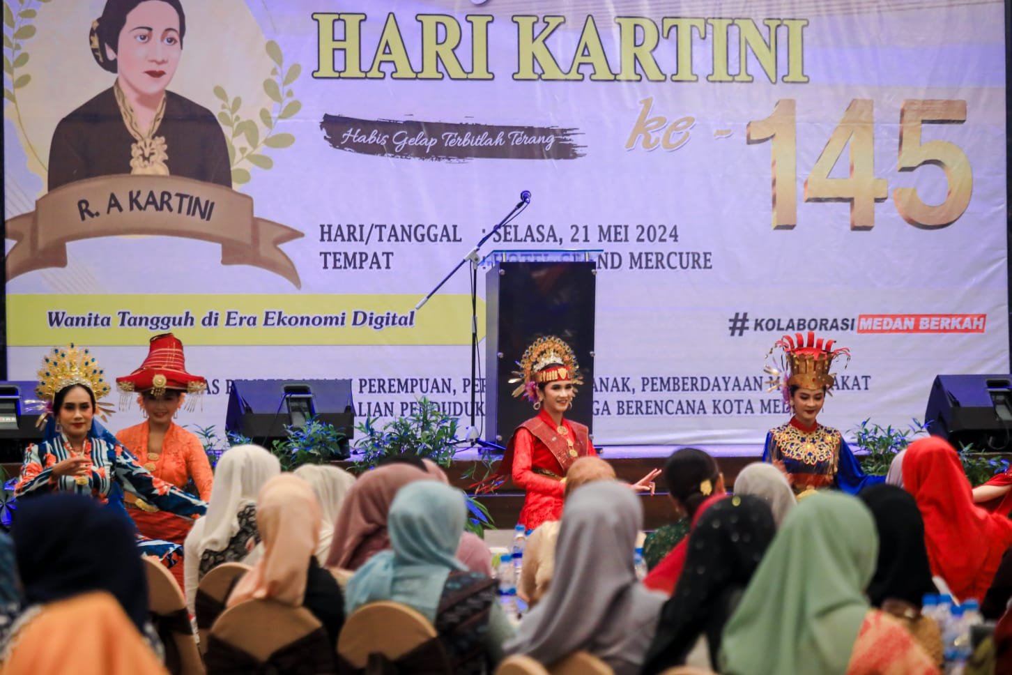 Peringatan Hari Kartini, Diwarnai Fashion Show Kebaya Nasional Kader PKK Medan