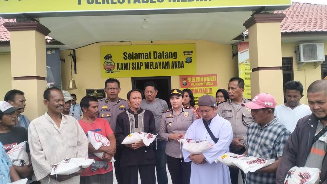 Polsek Medan Tuntungan Gelar Jumat Barokah kepada Tukang Becak