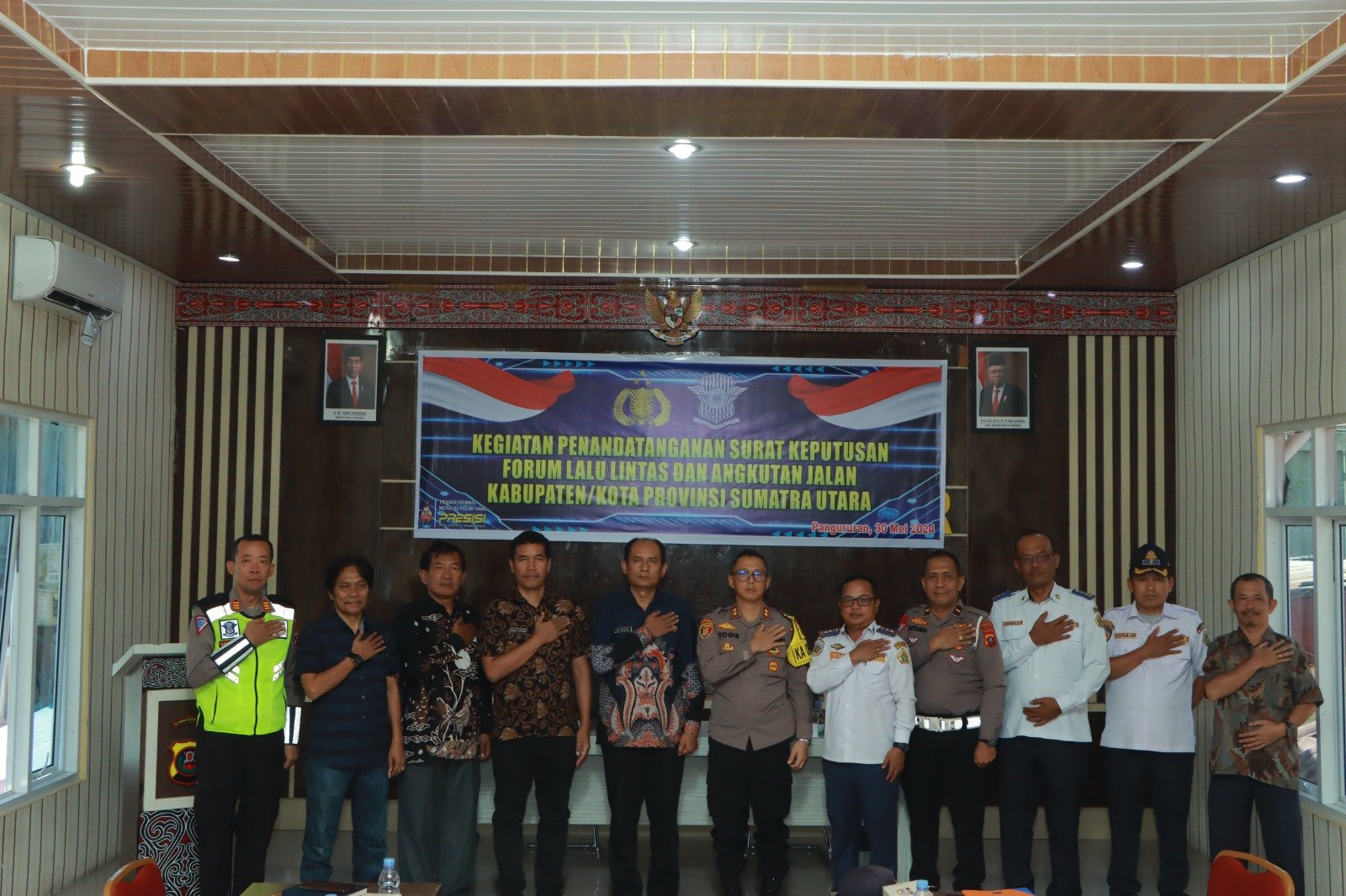 Polres Samosir Kolaborasi Pemkab, Tandatangani SK Forum Lalu Lintas dan Angkutan Jalan