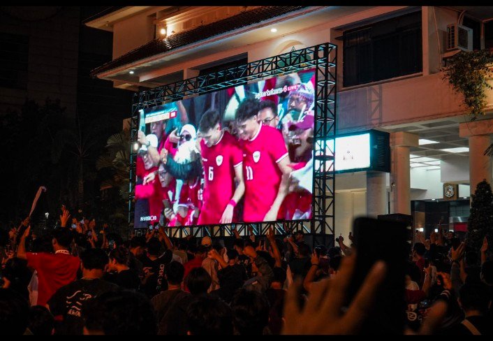 Antusiasme Luar Biasa Nobar Indonesia vs Irak, Ribuan Warga Padati Halaman Kantor Wali Kota Medan