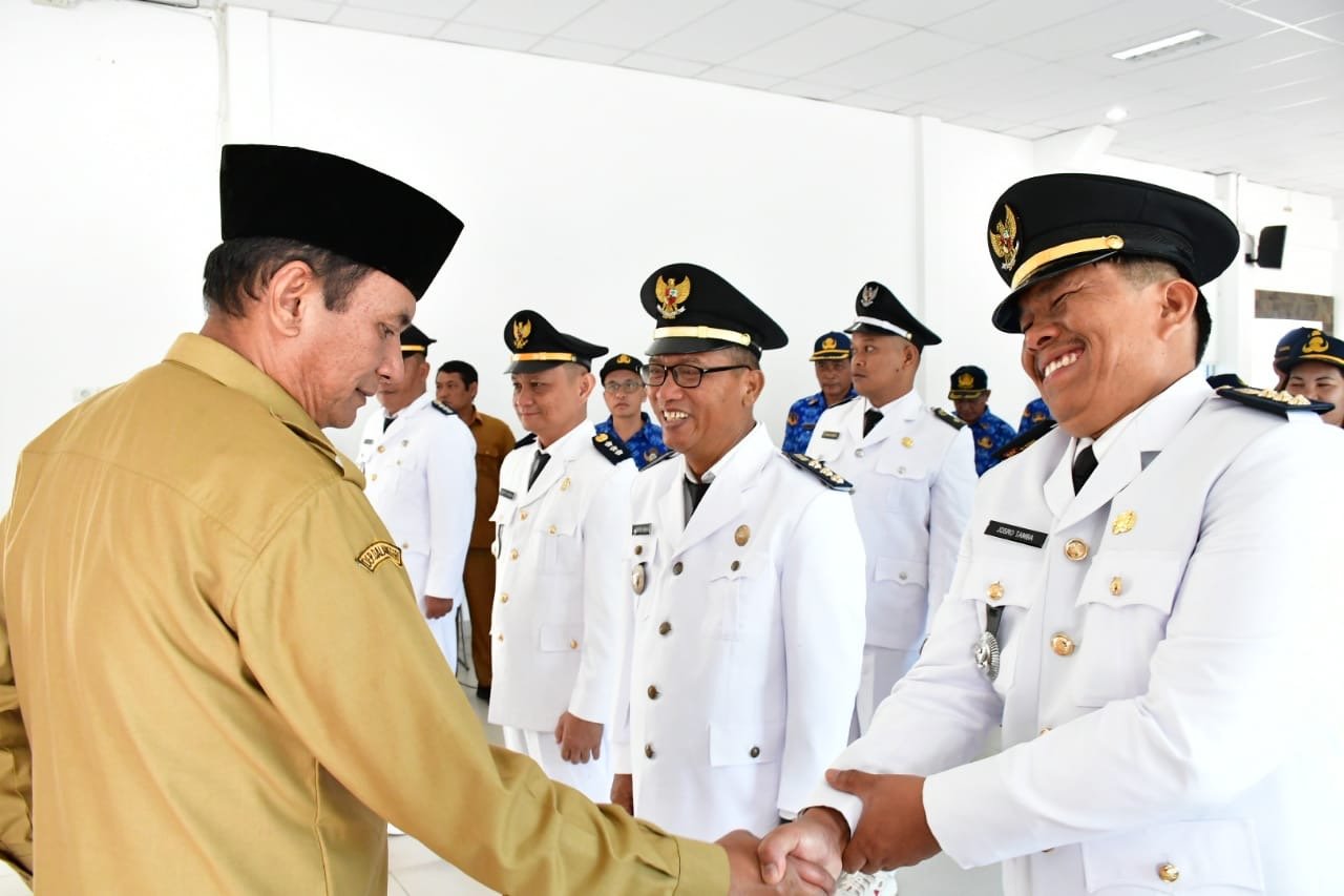 Sekdakab Samosir, Lantik Pejabat Administrator dan Pengawas