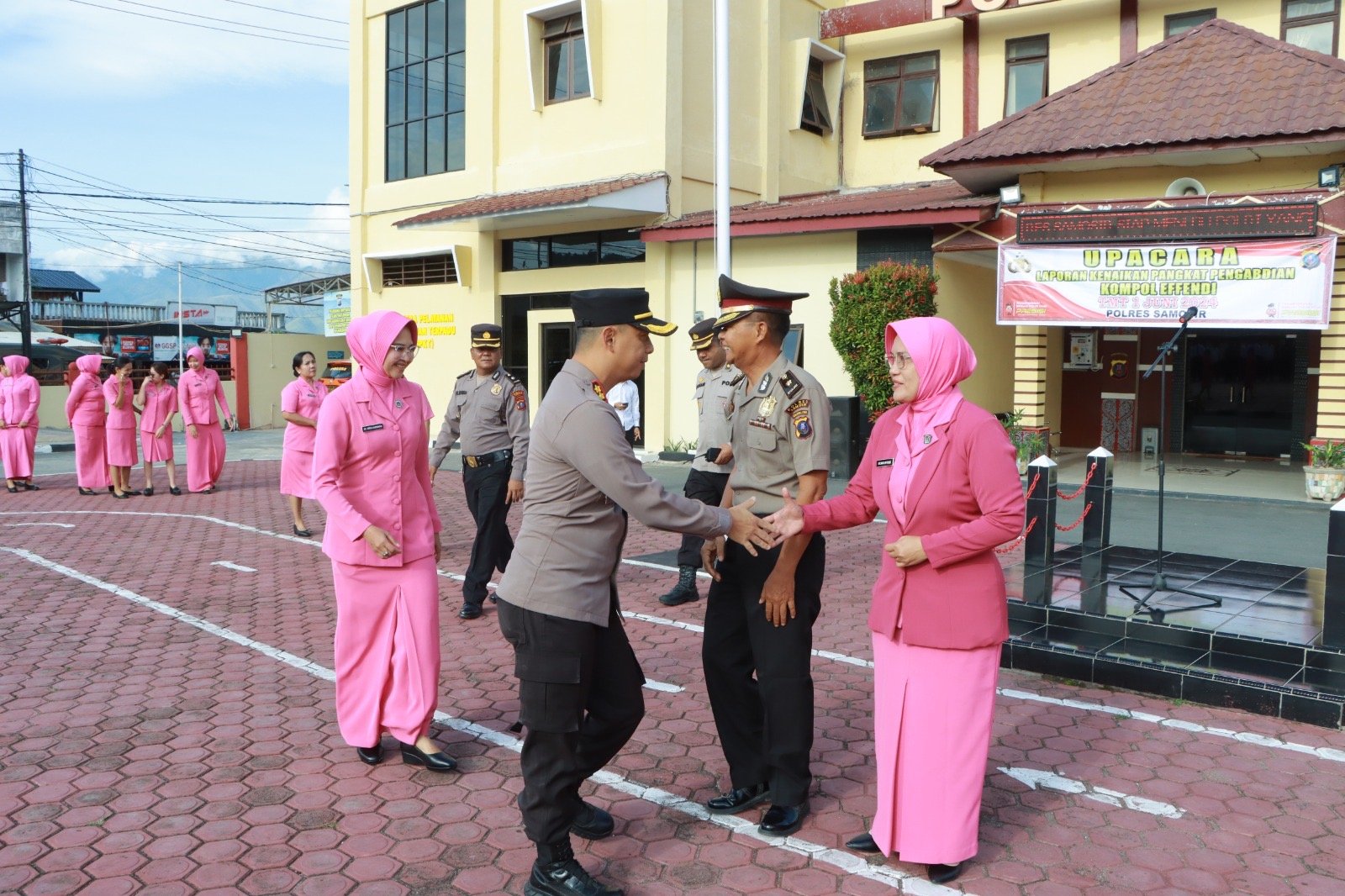Polres Samosir Pimpin Kenaikan Pangkat Pengabdian Kapolsek Harian